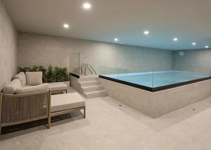 Apartment Radiant 2br 2ba, Ac, Pool, Jacuzzi, Gym & Roof Garden *