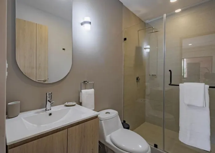 Apartment Radiant 2br 2ba, Ac, Pool, Jacuzzi, Gym & Roof Garden *