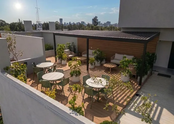 Radiant 2br 2ba, Ac, Pool, Jacuzzi, Gym & Roof Garden Apartment *