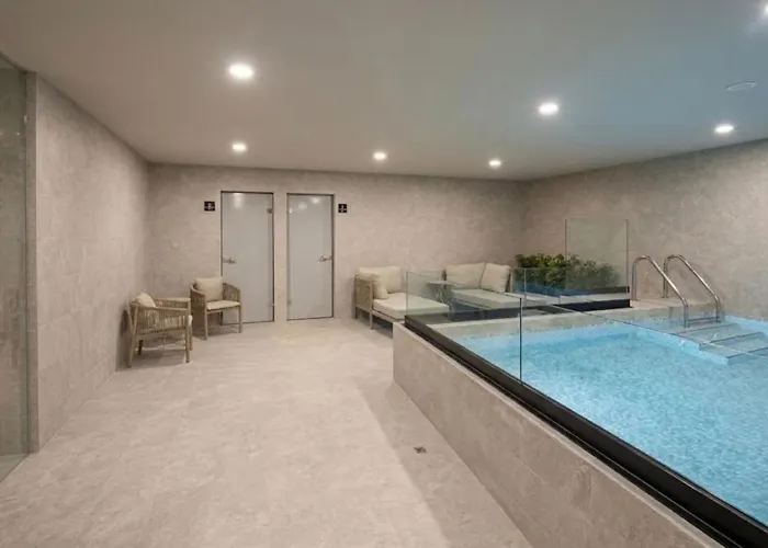 Apartment Radiant 2br 2ba, Ac, Pool, Jacuzzi, Gym & Roof Garden *